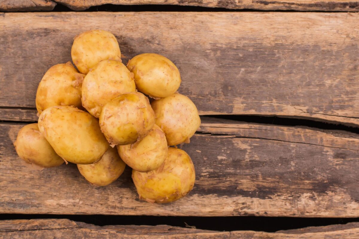 Kartoffeln auf dem Tisch